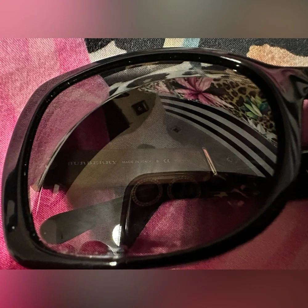 Burberry polarized women’s sunglasses - Picture 6 of 10